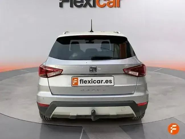 Usado Seat Arona 95 CV (69 kW) 2019 Gris SUV