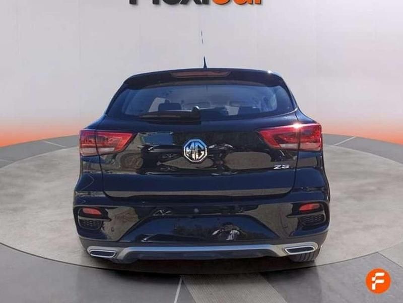 Usado MG ZS Comfort 111 CV (81 kW) 2024 Gris SUV