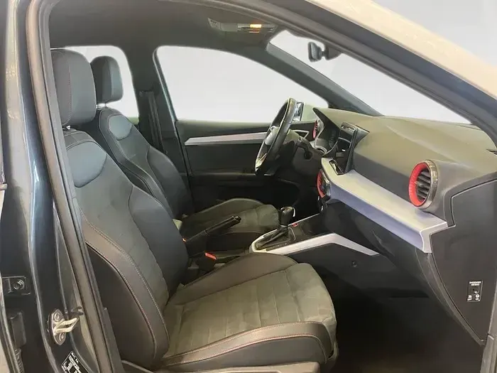 Usado Seat Arona FR 150 CV (110 kW) 2023 Gris SUV