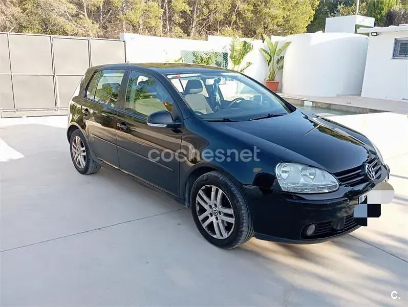 Usado VW Golf V Highline 105 CV (77 kW) 2007 Negro Berlina