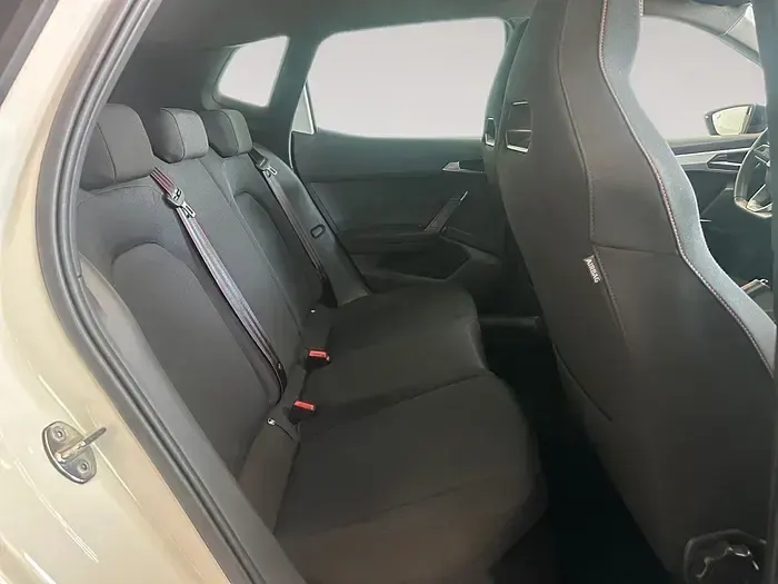 Usado Seat Arona FR 116 CV (85 kW) 2025 Blanco SUV