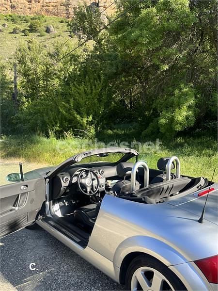 Usado Audi TT Roadster 225 CV (165 kW) 2000 Gris / plata Descapotable