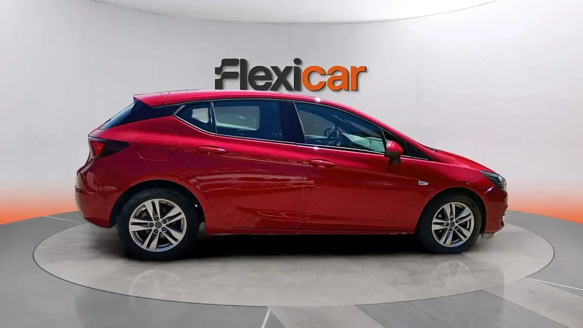 Usado Opel Astra Business Elegance 130 CV (95 kW) 2020 Rojo Berlina