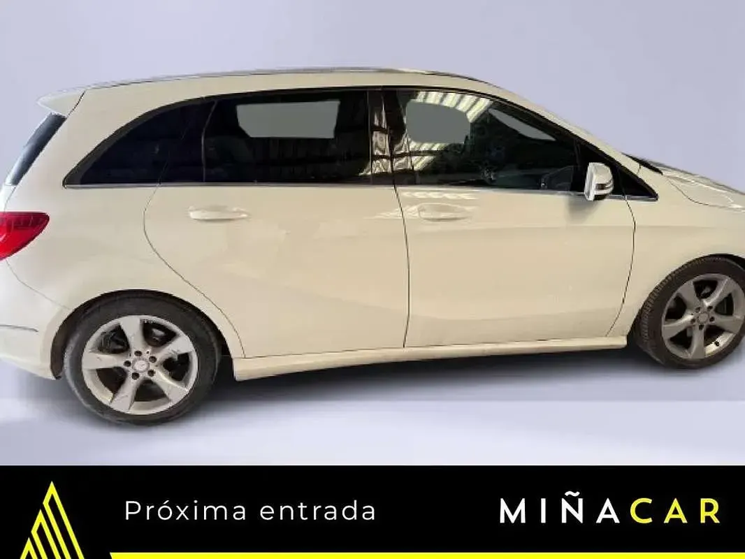 Usado Mercedes B180 109 CV (80 kW) 2013 Blanco Monovolumen