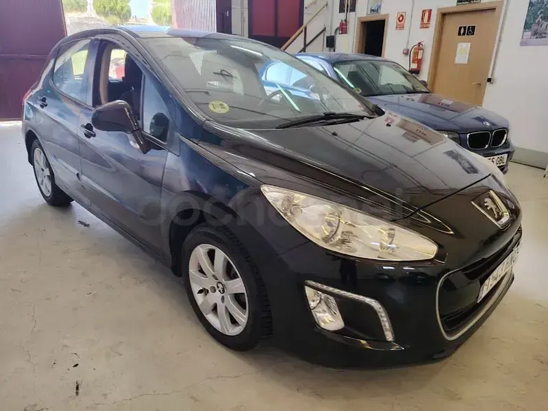 Usado Peugeot 308 Active 112 CV (82 kW) 2012 Negro Berlina