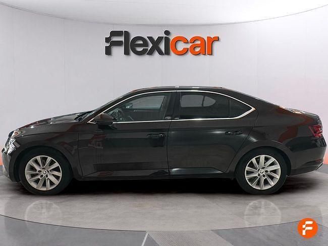 Usado Skoda Superb Style 150 CV (110 kW) 2018 Negro