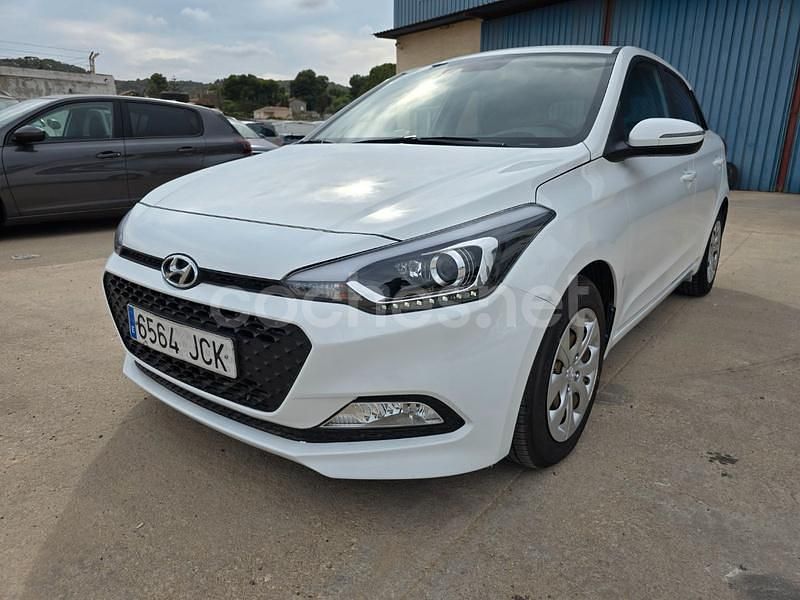 Blanco Usado 2015 Hyundai i20 Berlina | 8500 € (Buen precio) - Imagen 1/4