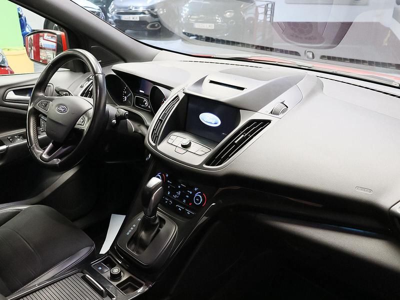 Usado Ford Kuga ST-Line 150 CV (110 kW) 2017 Rojo SUV