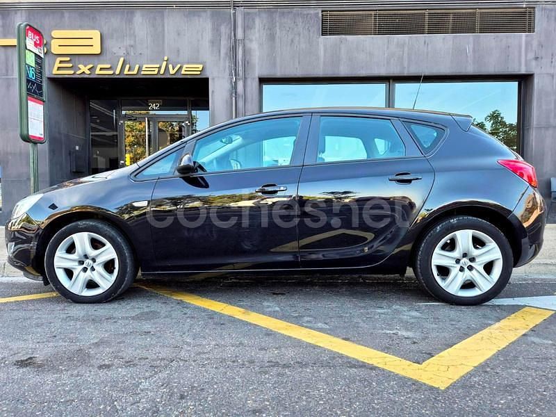 Negro Usado 2011 Opel Astra Essentia Berlina | 6999 € (Precio justo) - Imagen 1/4