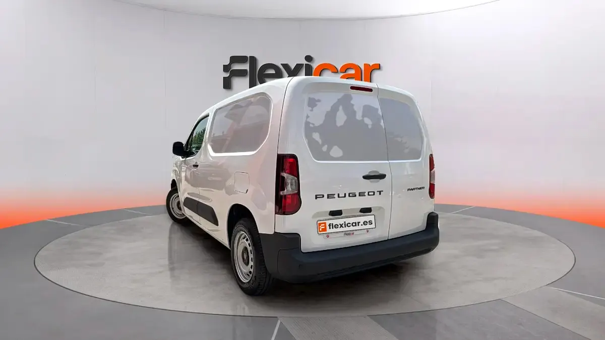 Usado Peugeot Partner 100 CV (73 kW) 2025 Blanco Monovolumen