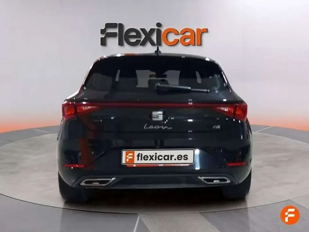 Usado Seat Leon FR 116 CV (85 kW) 2025 Negro Utilitario