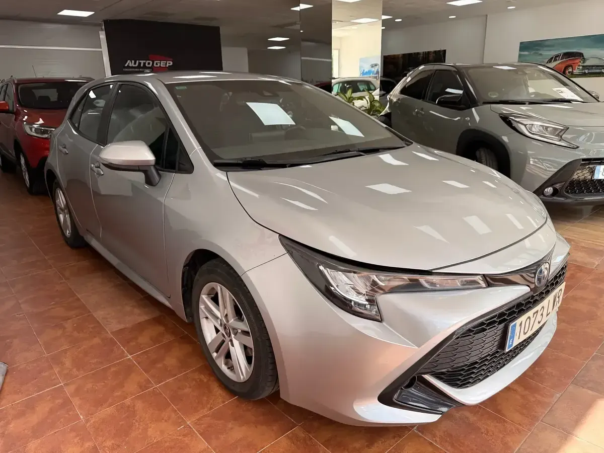 Usado Toyota Corolla Active 122 CV (89 kW) 2022 Gris Utilitario