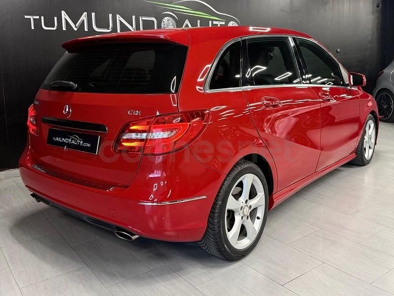 Begagnad Mercedes B180 AMG 109 HK (80 kW) 2015 Röd Minibuss