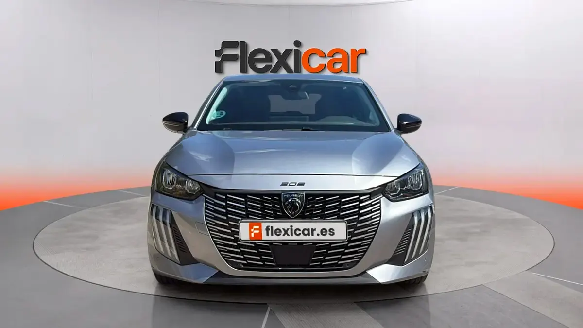 Usado Peugeot 208 Allure 101 CV (74 kW) 2025 Gris Utilitario