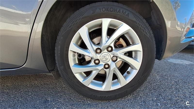 Usado Toyota Auris Active 116 CV (85 kW) 2017 Marrón Berlina
