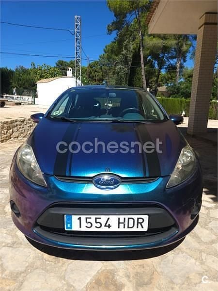 Violeta / lila Usado 2012 Ford Fiesta Titanium Utilitario | 6200 € (Precio justo) - Imagen 1/4