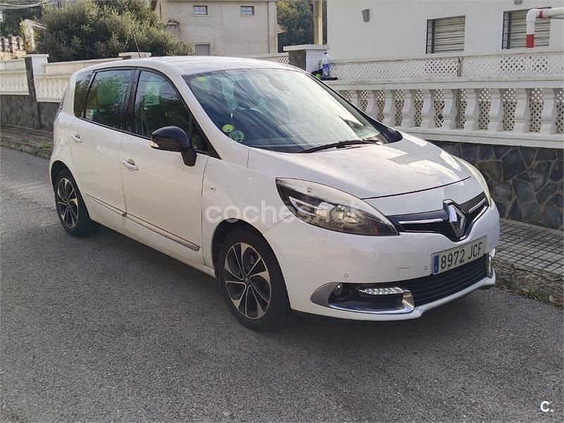 Usado Renault Scénic III Bose Edition 110 CV (80 kW) 2015 Blanco Monovolumen