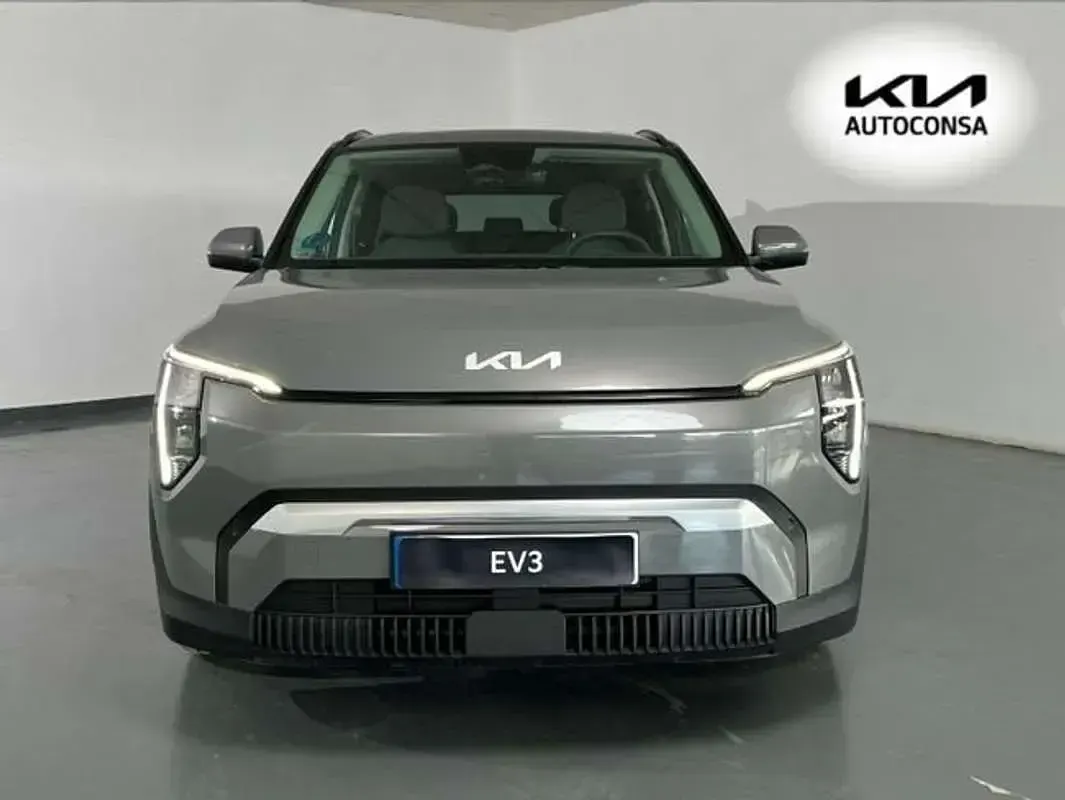 Käytetty Kia EV3 Earth 150 kW (204 HP) 2025 Harmaa Katumaasturi