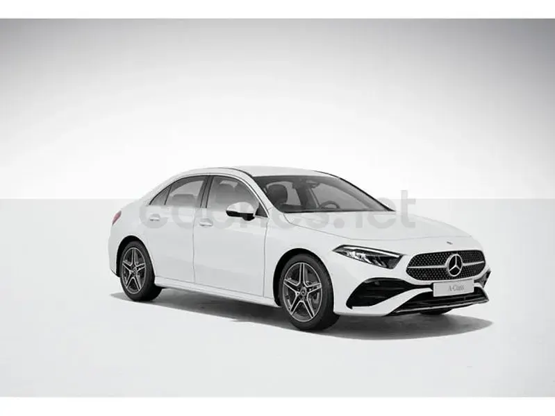 Usado Mercedes A200 AMG line 150 CV (110 kW) 2023 Blanco polar  pintura unicolor Berlina
