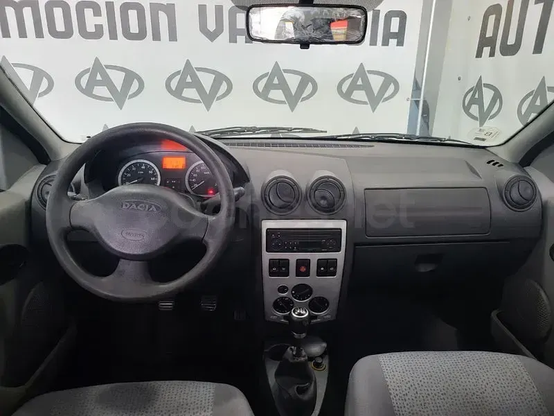 Usado Dacia Logan Ambiance 70 CV (51 kW) 2006 Gris / plata Berlina