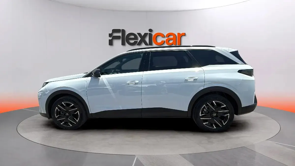 Usado Peugeot 5008 Allure 145 CV (106 kW) 2025 Blanco SUV