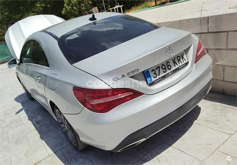 Usado Mercedes CLA200 156 CV (114 kW) 2018 Gris / plata Coupe