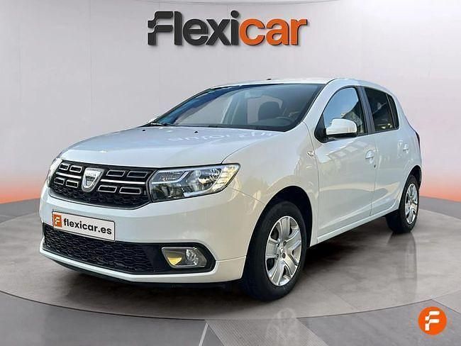 Usado Dacia Sandero Comfort 90 CV (66 kW) 2019 Blanco Utilitario