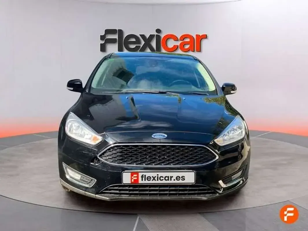 Usado Ford Focus ST-Line 125 CV (91 kW) 2017 Negro Utilitario
