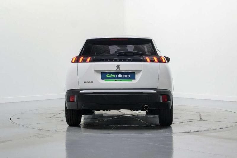 Usado Peugeot 2008 Active 110 CV (80 kW) 2022 Blanco SUV