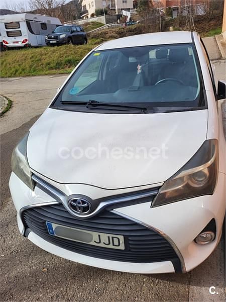 Usado Toyota Yaris Active 99 CV (72 kW) 2015 Blanco Utilitario