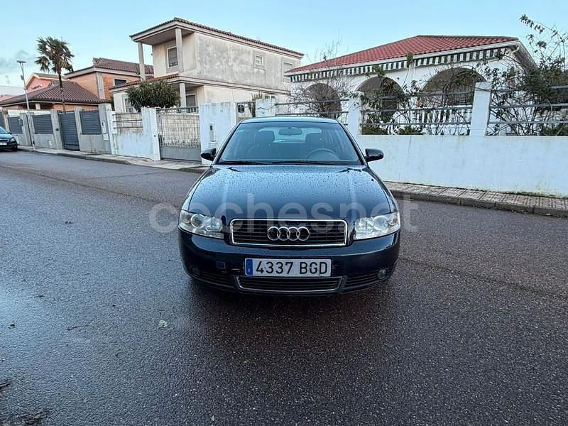 Usado Audi A4 130 CV (95 kW) 2002 Negro Berlina
