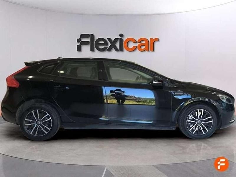 Begagnad Volvo V40 Inscription 150 HK (110 kW) 2017 Svart Halvkombi