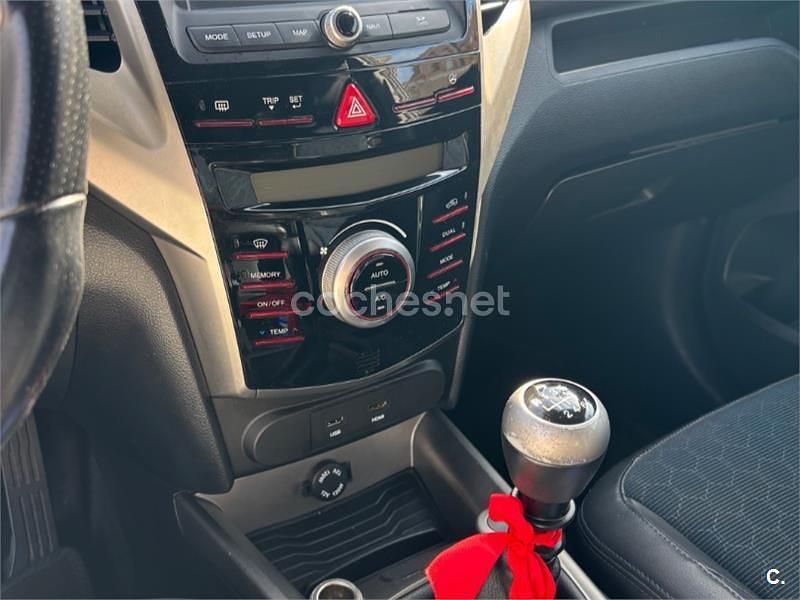 Usado Ssangyong (KGM) Tivoli Limited 128 CV (94 kW) 2016 Blanco SUV