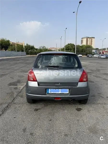 Usado Suzuki Swift GLX 92 CV (67 kW) 2006 Gris / plata Utilitario