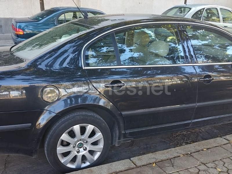 Negro Usado 2007 Skoda Octavia Elegance Berlina | 3500 € (Buen precio) - Imagen 1/4