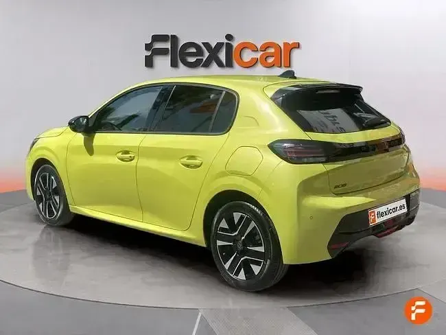 Usado Peugeot 208 Allure 100 CV (73 kW) 2025 Verde Utilitario