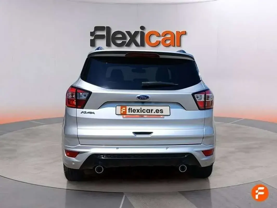 Usado Ford Kuga ST-Line 150 CV (110 kW) 2018 Gris SUV