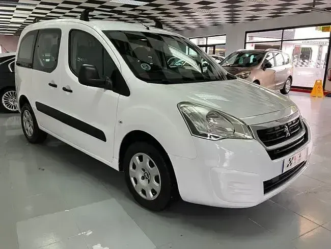 Usado Peugeot Partner Tepee Access 100 CV (73 kW) 2016 Blanco Monovolumen