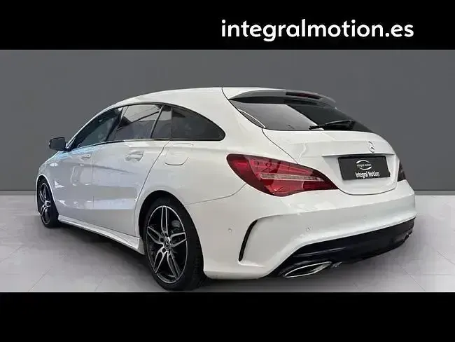 Usado Mercedes CLA180 Shooting Brake 136 CV (100 kW) 2019 Gris Familiar