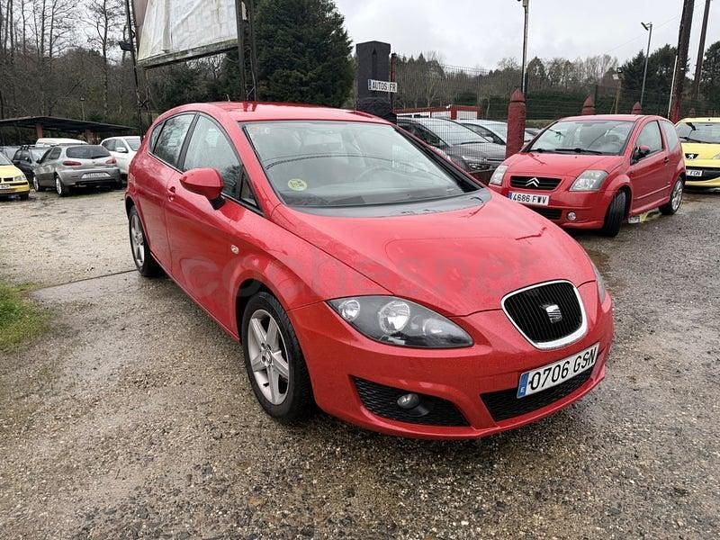 Usado Seat Leon Reference 105 CV (77 kW) 2010 Rojo Utilitario