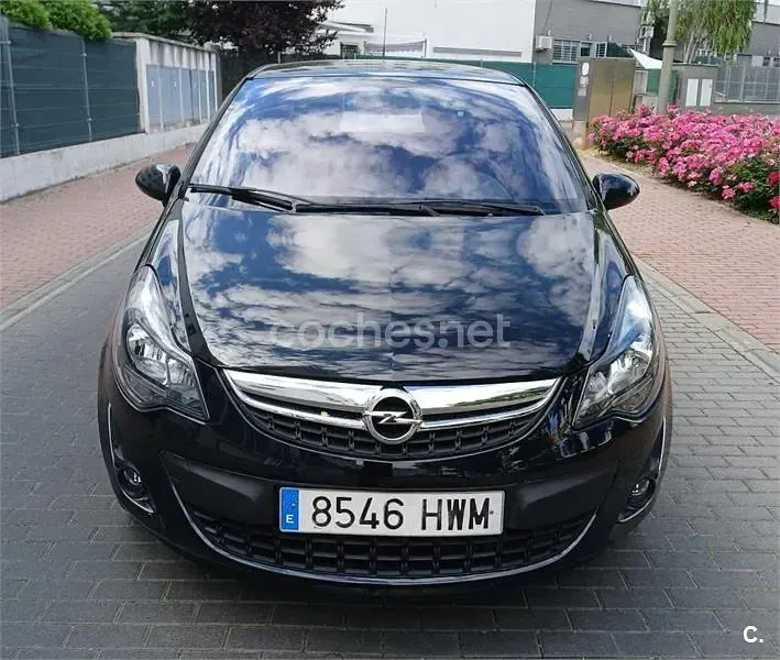Usado Opel Corsa Selective 85 CV (62 kW) 2014 Negro Utilitario