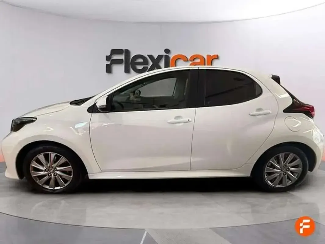 Usado Toyota Yaris Active 116 CV (85 kW) 2023 Blanco Utilitario