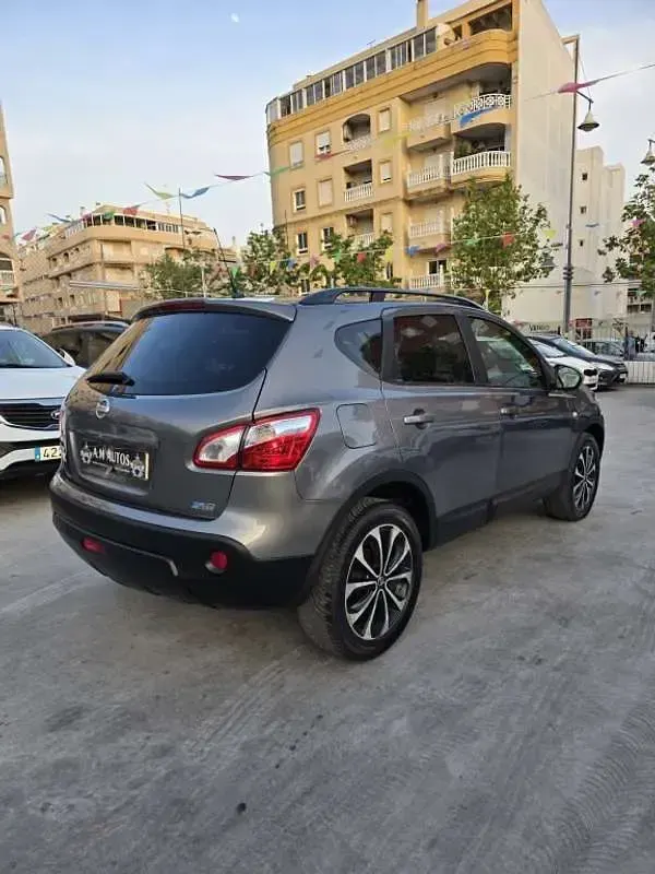 Usado Nissan Qashqai 360º 131 HP (96 kW) 2014 Cinzento SUV