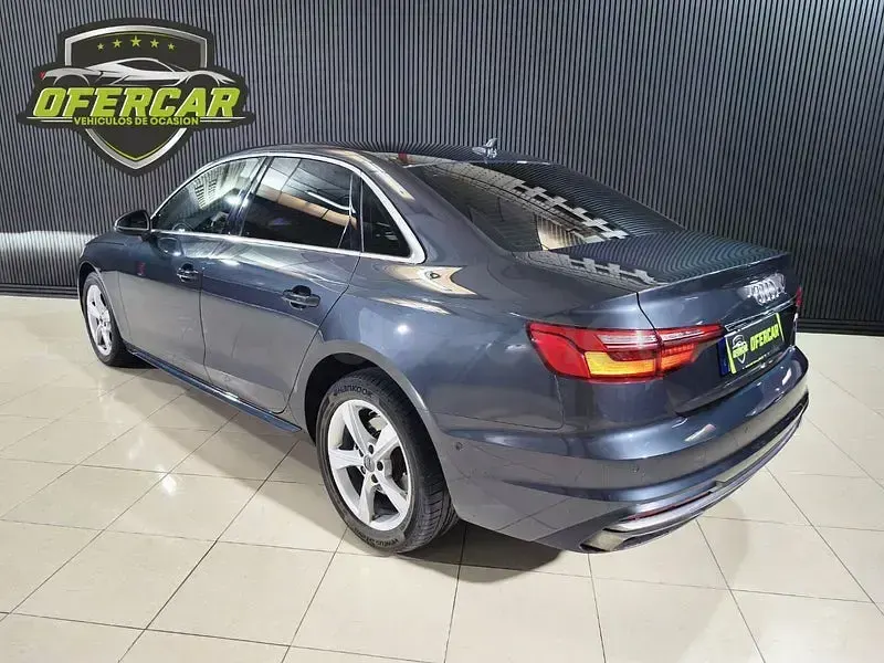 Usado Audi A4 Advanced Plus 163 CV (119 kW) 2020 Gris / plata Berlina