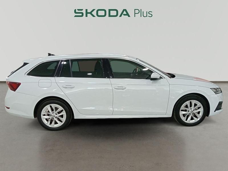 Usado Skoda Octavia G-TEC Ambition 131 CV (96 kW) 2024 Blanco Familiar