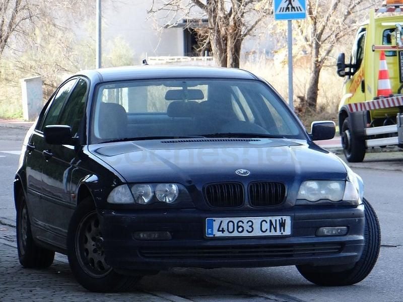 Usado BMW 318 118 CV (86 kW) 1999 Azul Berlina