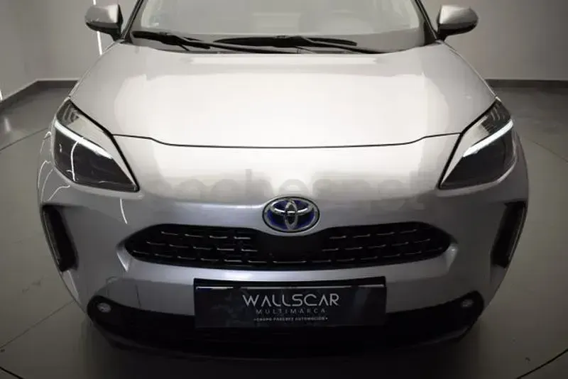 Usado Toyota Yaris Cross Plus 116 CV (85 kW) 2022 Gris / plata SUV