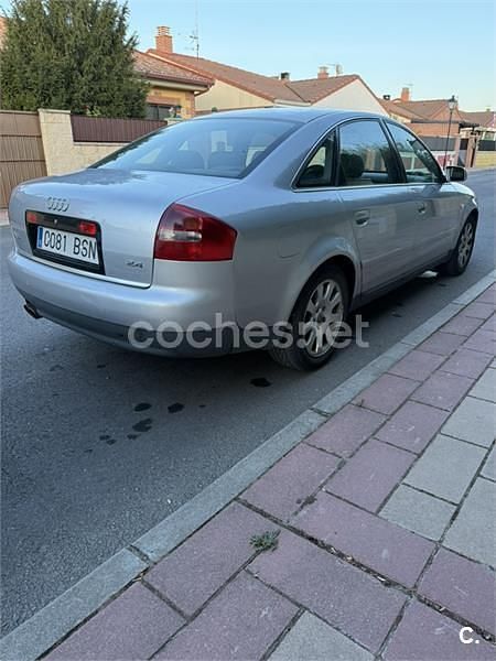Usado Audi A6 Premium 165 CV (121 kW) 2002 Gris / plata Berlina