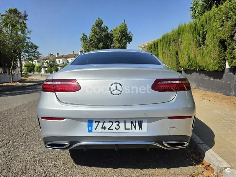Usado Mercedes E220 194 CV (142 kW) 2021 Gris / plata Coupe