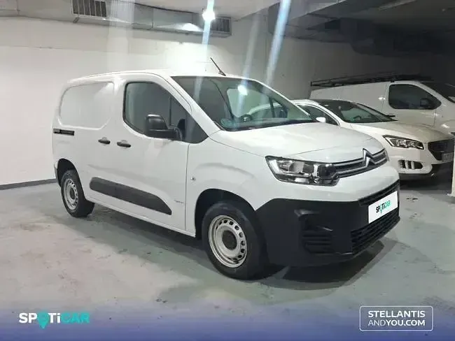 Usado Citroën Berlingo 102 CV (75 kW) 2024 Blanco Monovolumen